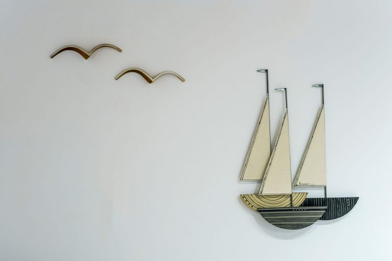 Three ships and two birds decoration